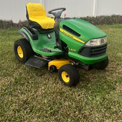 John Deere LA 135 Riding Mower