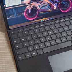 Surface Pro 9 i5 8gig 250ssd
