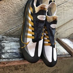 nike favor football cleats size 8