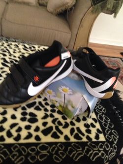 Nike shoes size 4 new new