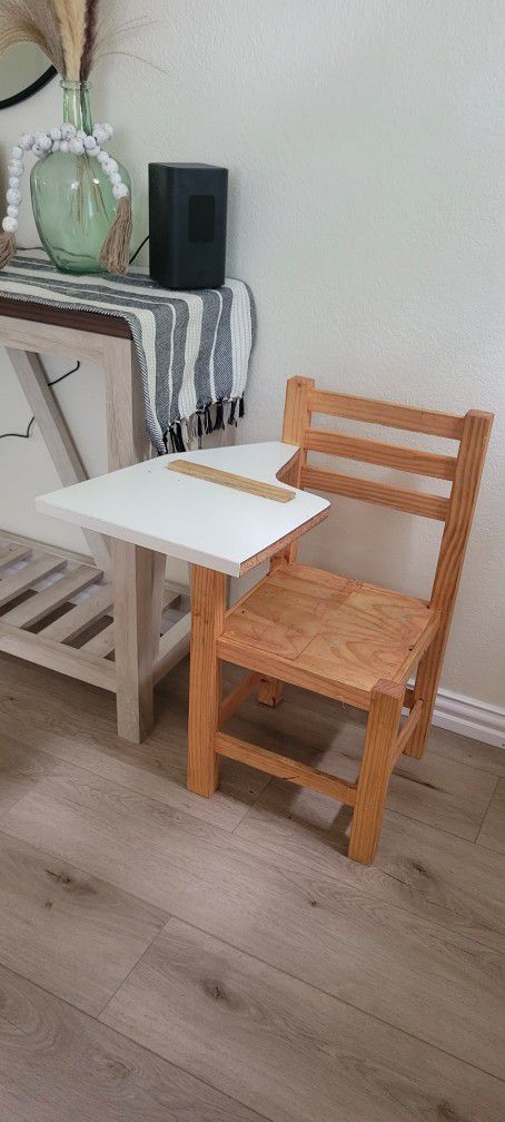 Highchair And Small Kids Desk 
