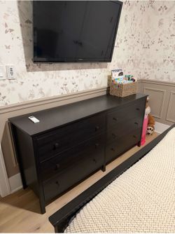 Dresser with 2 nightstands