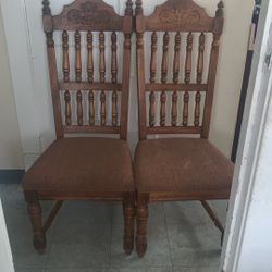 2 Antique Wood Dining Room Chairs 🪑 