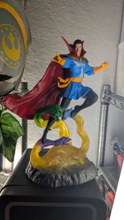 Doctor strange figurine
