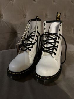 Sz 6 White Doc Martens