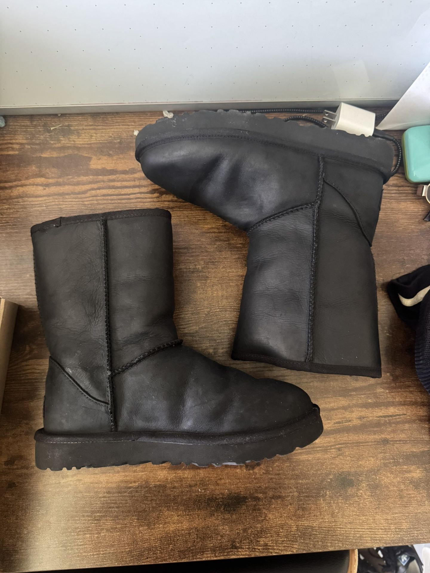 Classic Short Leather Uggs