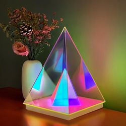 Pyramid table lamp