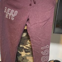 New WOT Mens Small Slim Fitted Aeropostale Jogger Sweat Pants Burgandy 
