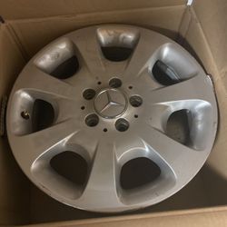 Size 16 Mercedes Rims (bolts included)