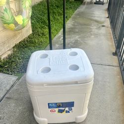 Igloo Ice Cube Ultra Roller 60qt 