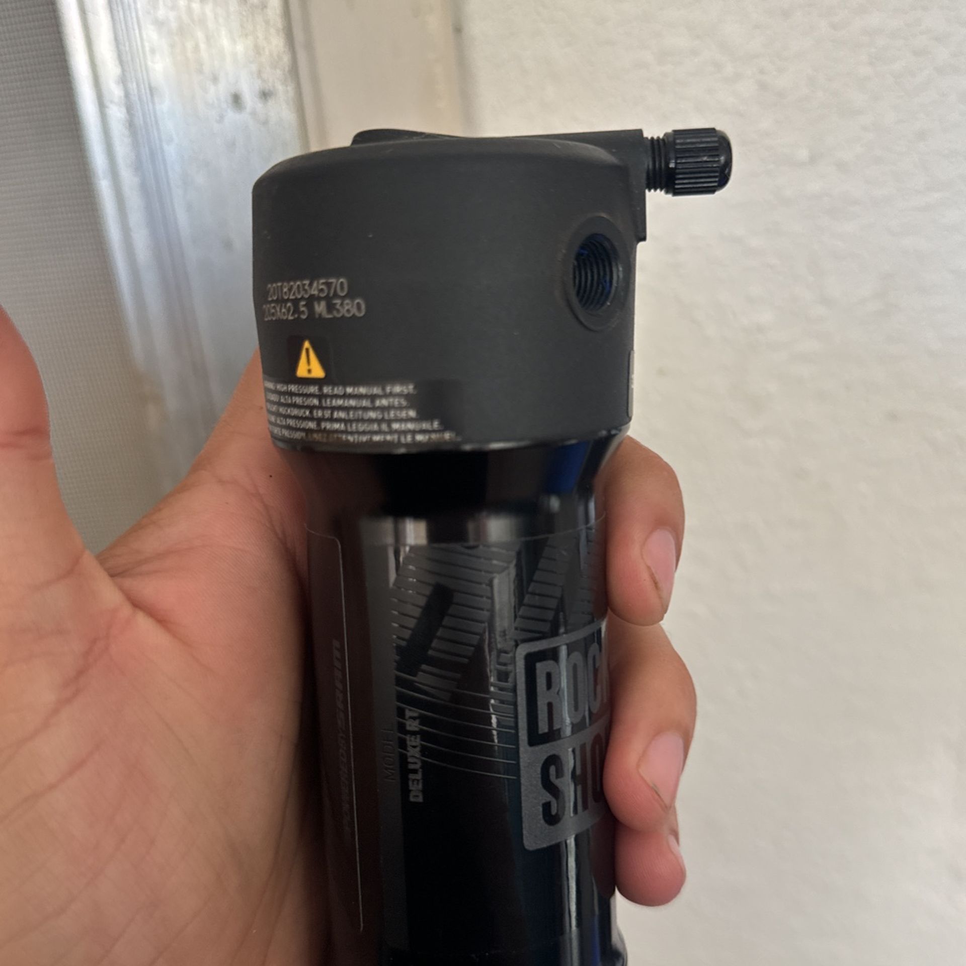 RockShox Deluxe RT, trunnion mount