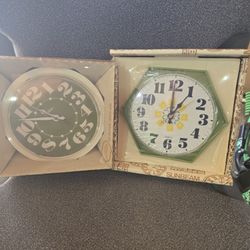 Set Of 2 Vintage Sunbeam Clocks
