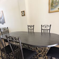 Dinning Table And Chairs 