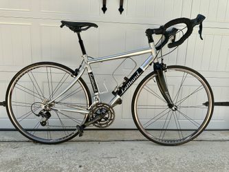 LeMond Big Sky SL Road Bike, Carbon Fork, Shimano 105 Excellent Condition Extra Pedals