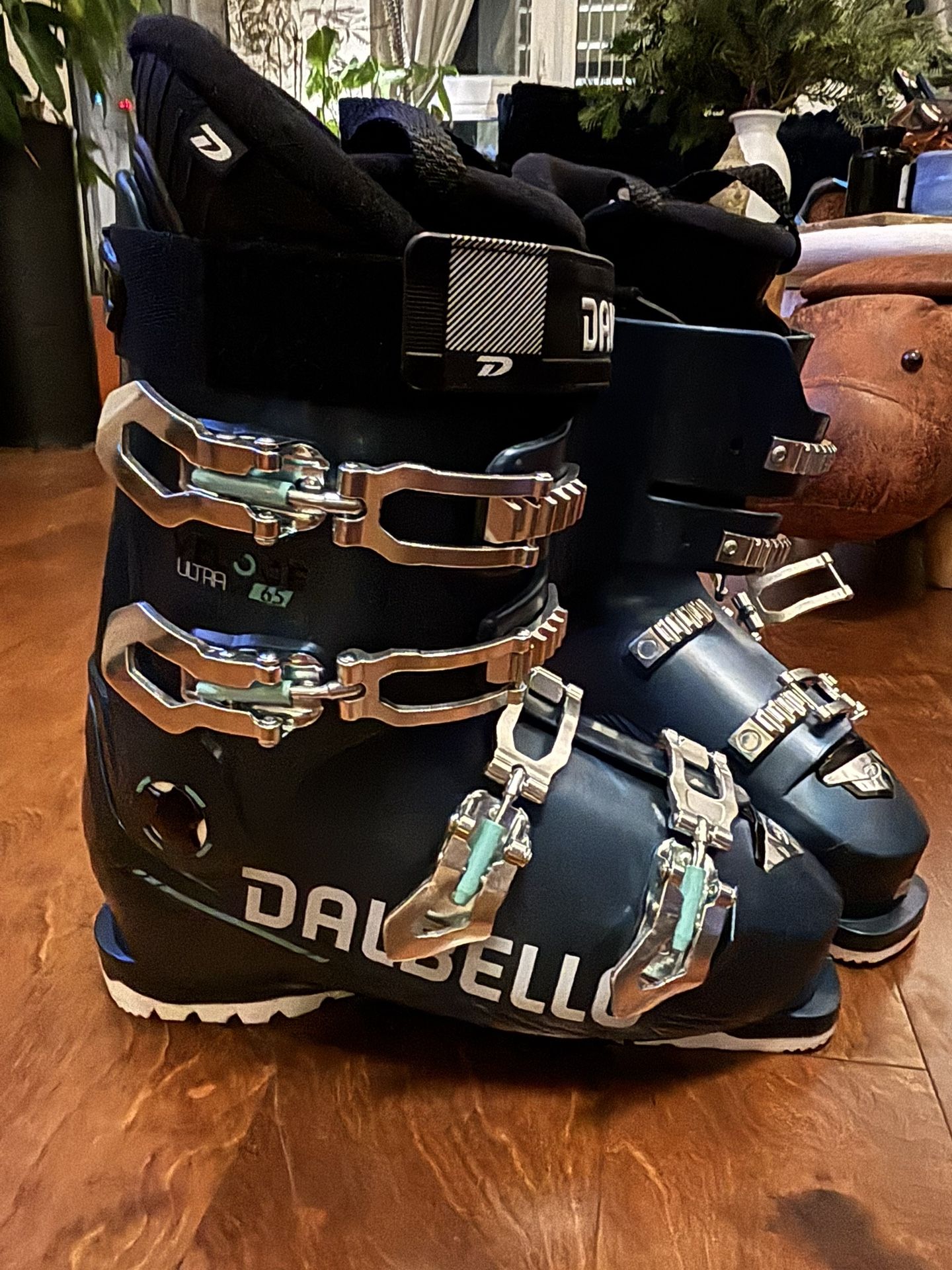 BRAND NEW! Veloce Ultra 65 Ski Boots - Women's 27-27.5