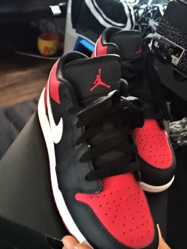 AIR JORDAN 1 LOW RED AND BLACK