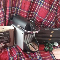 Nespresso Pixie Espresso Machine by De'Longhi & 80 + Pods