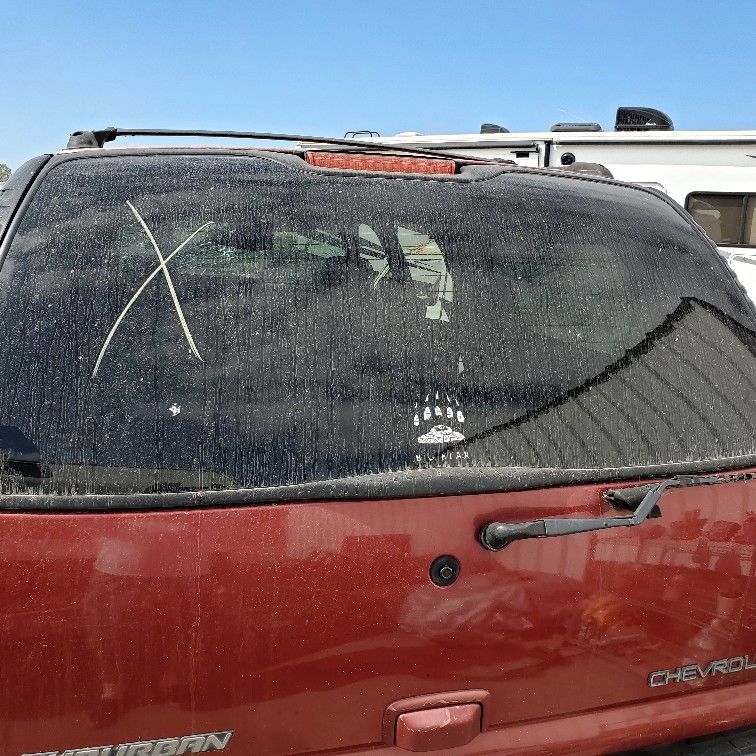 2003 CHEVY SUBURBAN PART ,REAR WINDOW