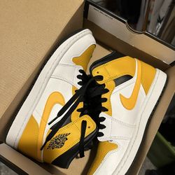 Nike Air Jordan 1 Mid University Gold Size 8.5 – Like New