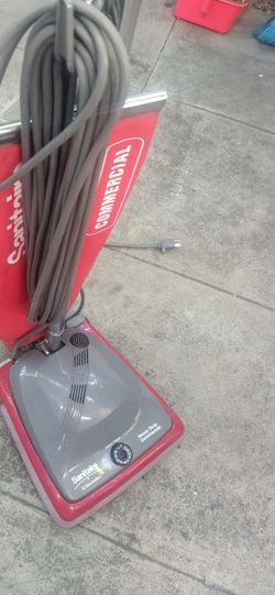 Commercial vacuum   in good condition long extension cord don’t use anymore