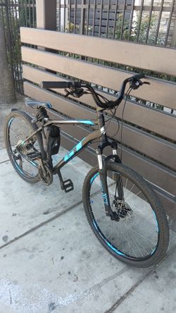 GT Agressor Pro 27.5 All Aluminum Mountain Bike Used but in Great Shape Comes with extra set of Bars Asking $300 Firm on Price