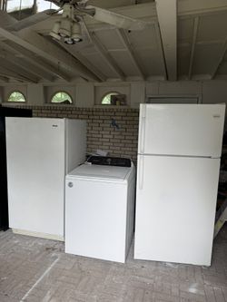 🇺🇸$375. Each/ RUNS EXCELLENT ❤️ITS GIGANIC 21cu ft😍😘WHITE FRIDGE & (ALSO I HAVE FREEZER & WASHER Sold separately )😻HAS EVERYTHING  IN IT NOTHING 