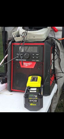 Milwaukee m18 radio 75$obo