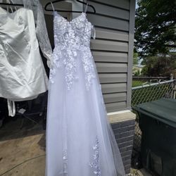 NEW Beautiful Wedding Gown Size 5