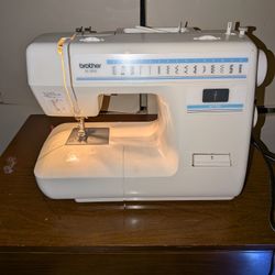 Brother Xl3010 Almost New Sewing Machine With Case And Pedal