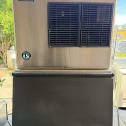 Ice Machine Hoshizaki Ice Maker 450/per day and 500lb Bin in great working Conditions air cooled 120V