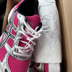 Women’s Acis Size 9