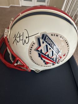 Tom Brady And Kurt Warner Signed Football Helmet. Sports Memorabilia
