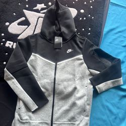 Nike Tech Size M
