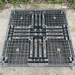 2 Heavy Duty Plastic Pallets