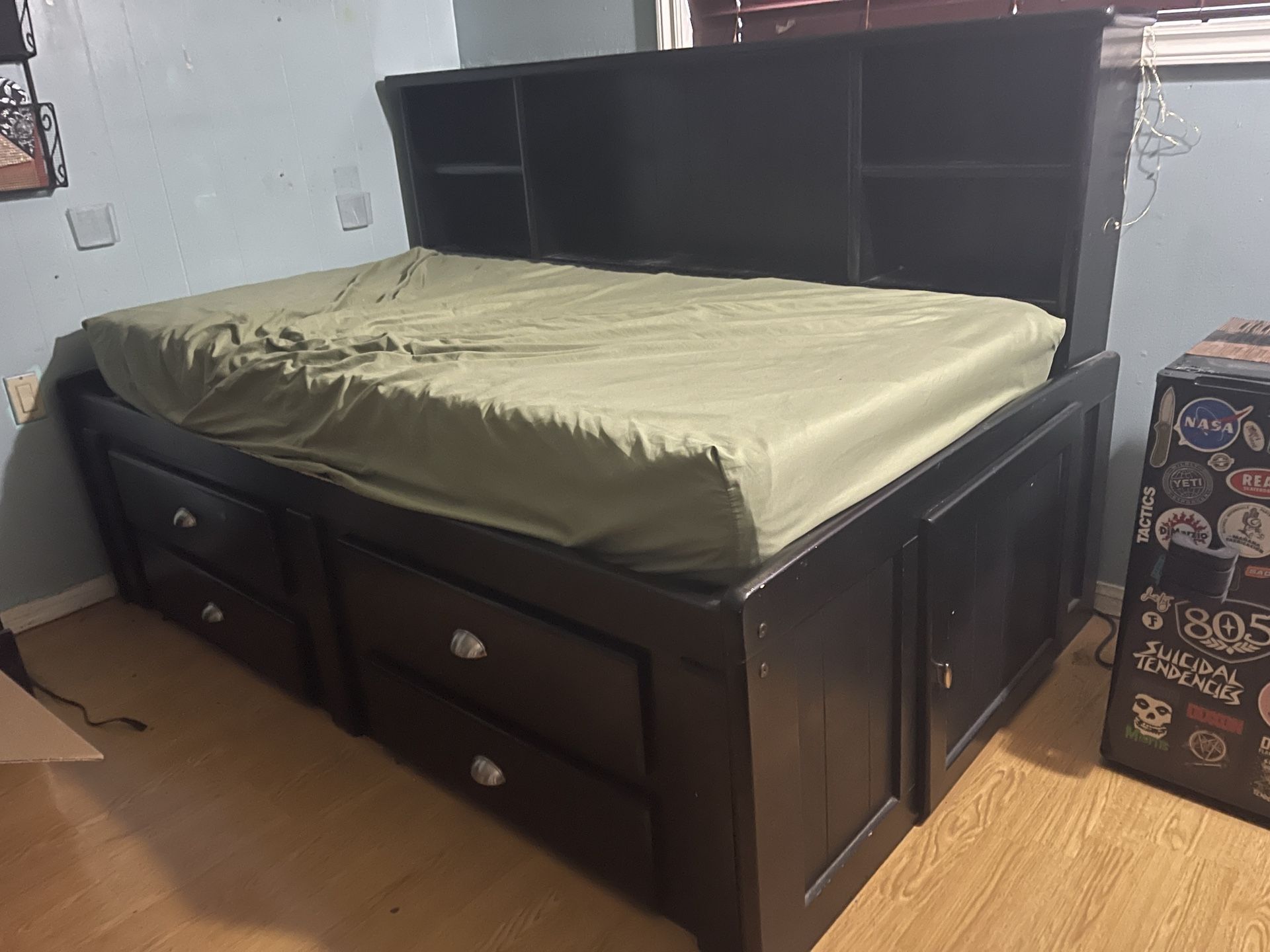 Twin Daybed Storage Bed With Shelves