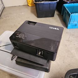 Yaber Projector