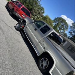 Puedo remolcar tu carro si te accidentaste osi te quedaste tirado donde estés al mejor precio solución inmediata escríbeme comunícate con migo 24/7