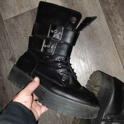 Black Boots 