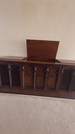 1960’s RCA Victor New Vista Record Player, AM/FM Stereo Cabinet