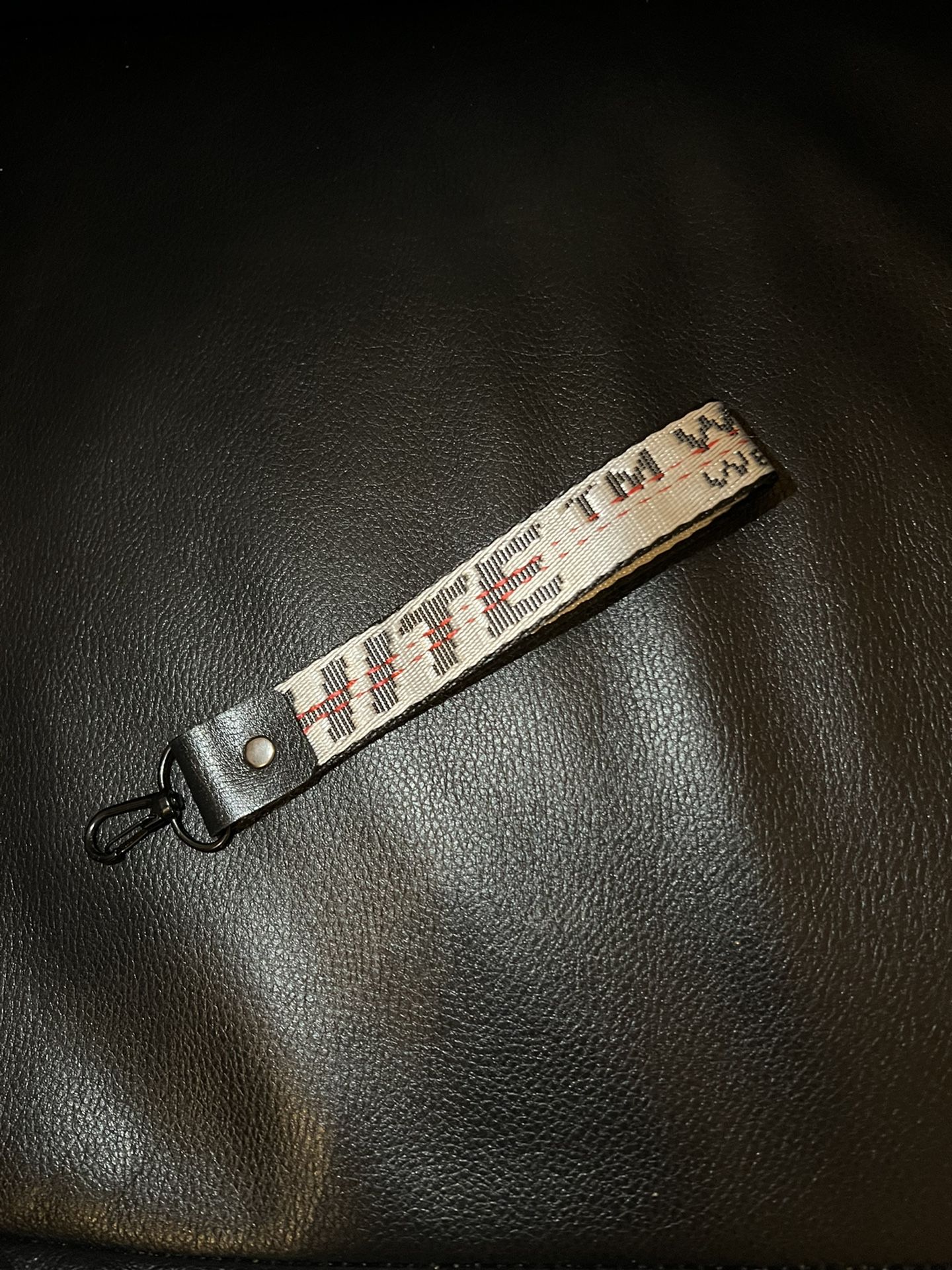 Off-white keychain