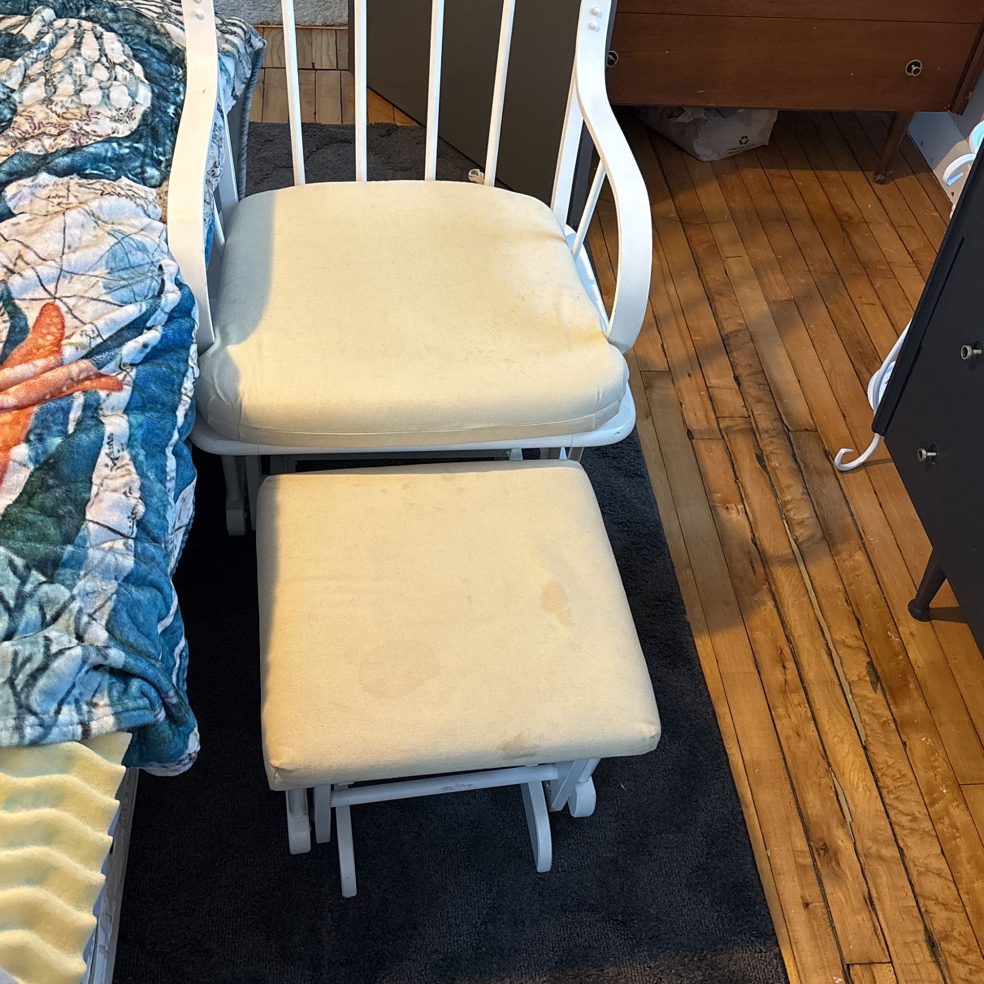 Gliding Rocking Chair (White)
