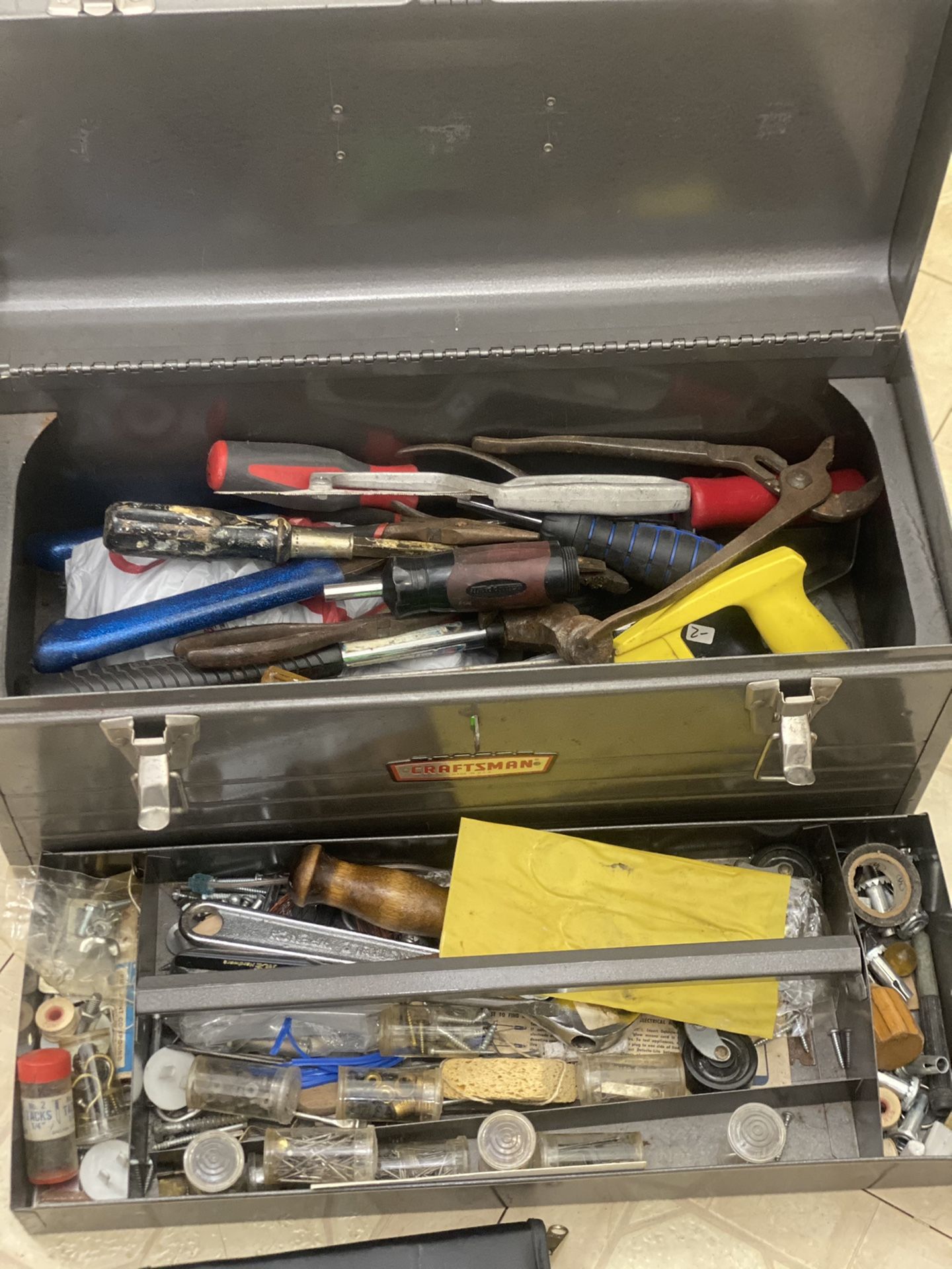 TOOL BOX SET WHIT DIFFERENT KIND OF TOOLS