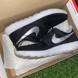 Independencia Araña Perceptivo nike roshe size 3Y for Sale in Stanton, CA - OfferUp