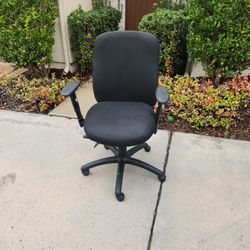 Black Adjustable Office Chair