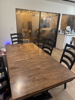 Solid wood extendable dining table w/ 4 Chairs & Bench