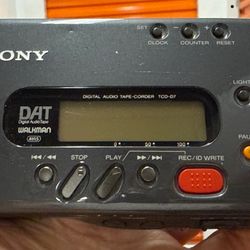 Sony DAT Walkman TCD-D7 Digital Audio Tape Recorder