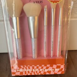 Sephora 5 Piece Makeup Brush Set ($110 Value) Perfect Gift