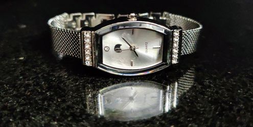 Francesca's RY/2453 Classy Silver Watch With New Battery 