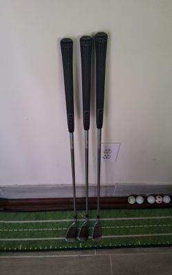 Taylormade Mg4 wedge set with SuperStroke Grips/60*/56*/52*