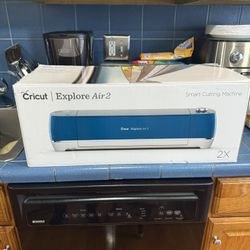 Cricut Explore Air 2 Die Cutting Machine - Excellent Condition